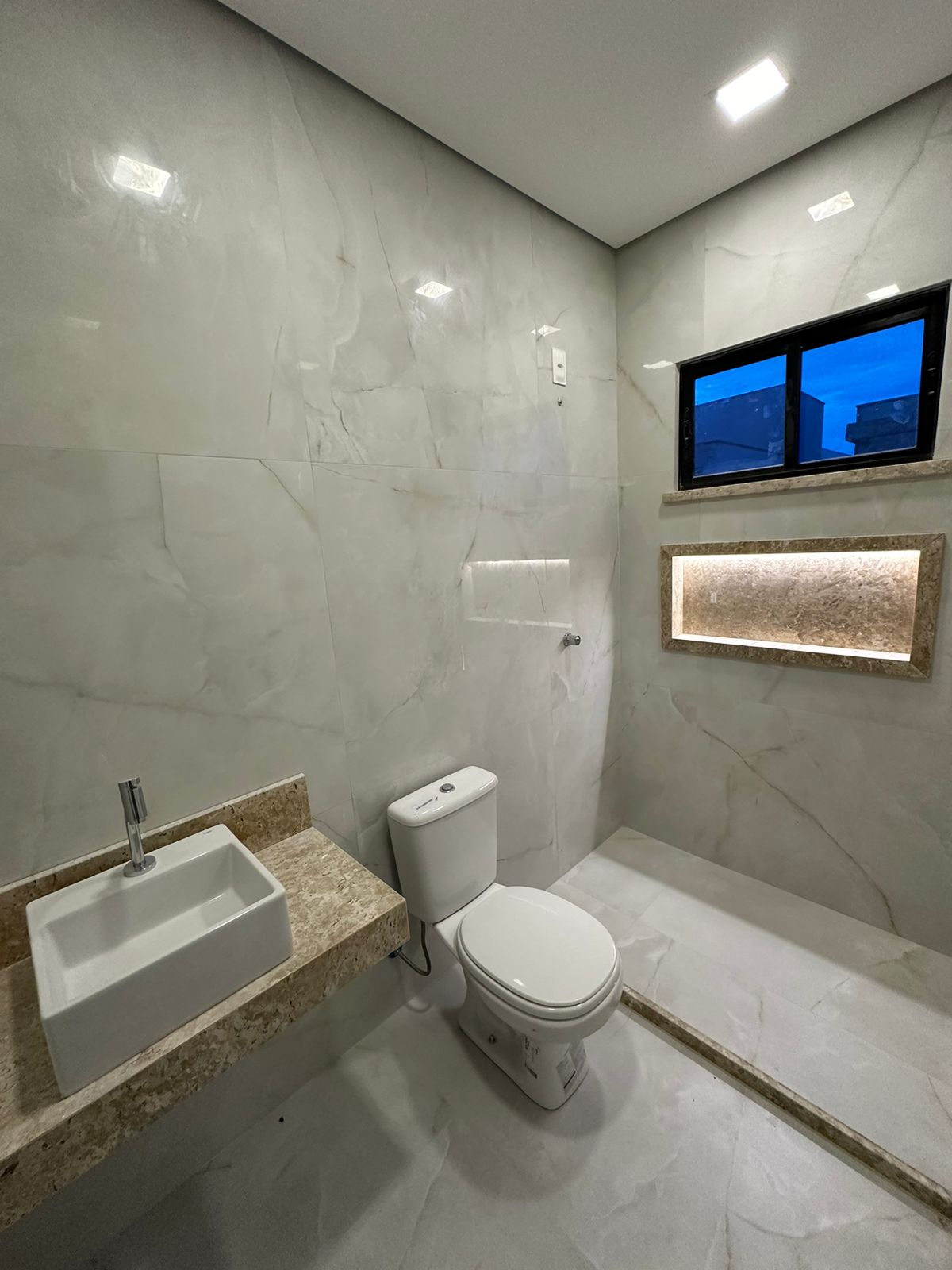 Imagem Casa de Condomínio com 4 Quartos à Venda, 274 m²em CENTRO - EUSEBIO