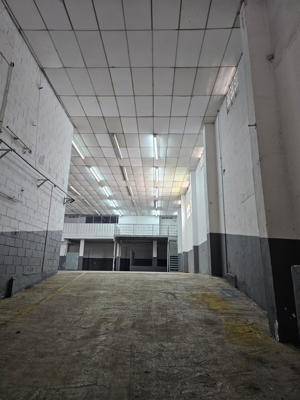 Imagem Galpão para Alugar, 600 m² em Vila Anastácio - São Paulo