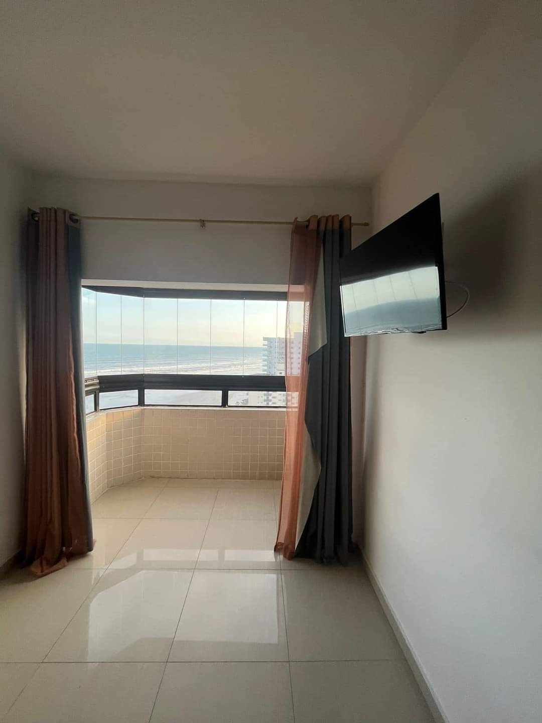 Imagem Cobertura com 1 Quarto à Venda, 84 m² em Maracanã - Praia Grande Imagem Cobertura com 1 Quarto à Venda, 84 m² em Maracanã - Praia Grande
