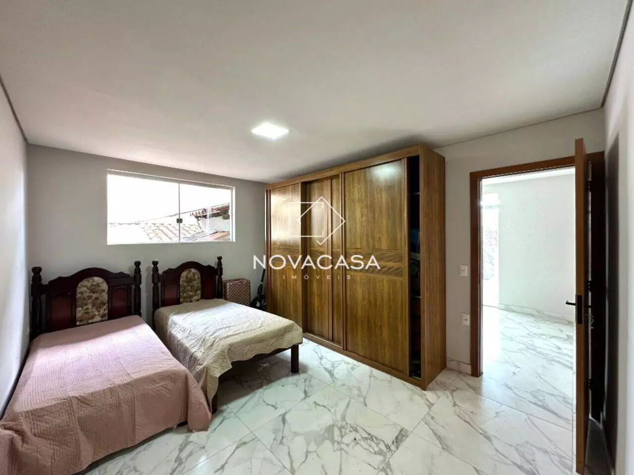 Imagem Casa com 5 Quartos à Venda, 250 m² em Rio Branco - Belo Horizonte Imagem Casa com 5 Quartos à Venda, 250 m² em Rio Branco - Belo Horizonte
