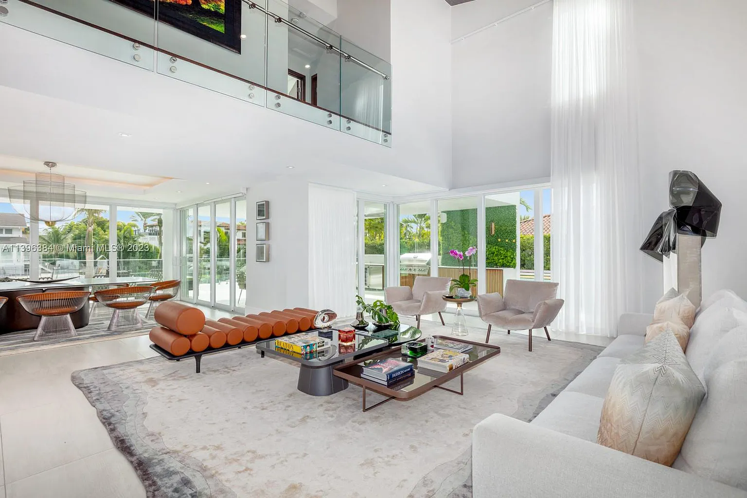 Imagem Casa de Condomínio com 6 Quartos à Venda, 492 m²em Alphaville Residencial Um - Barueri Imagem Casa de Condomínio com 6 Quartos à Venda, 492 m²em Alphaville Residencial Um - Barueri