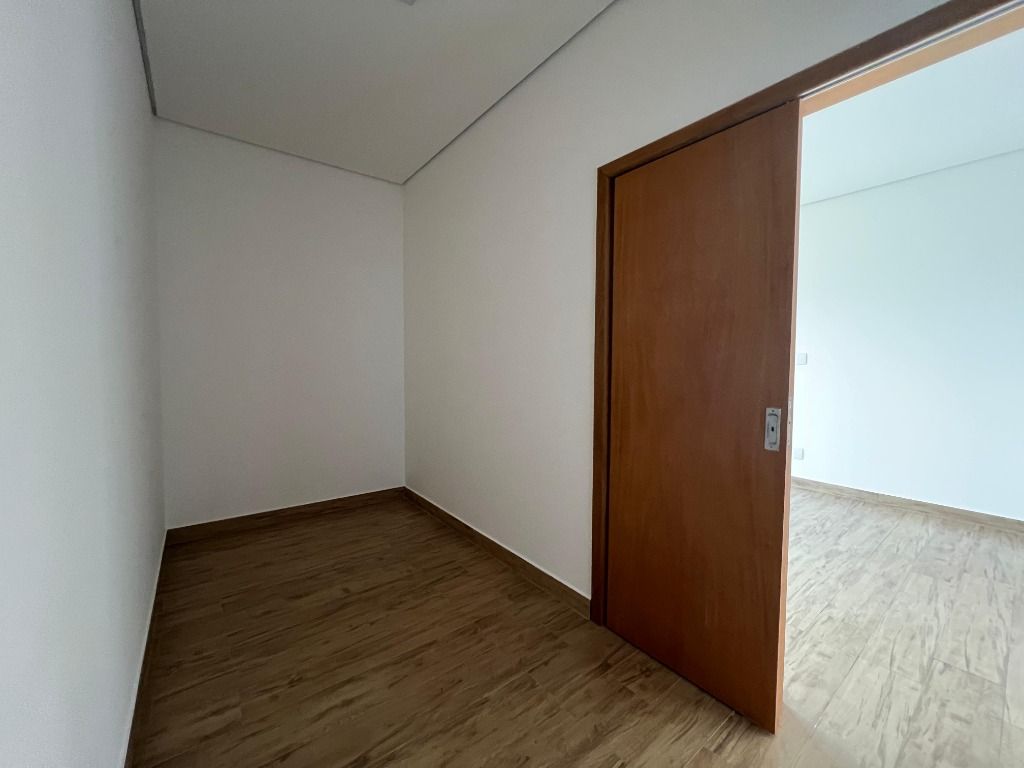 Imagem Casa de Condomínio com 4 Quartos à Venda, 260 m² em Várzea - Lagoa Santa Imagem Casa de Condomínio com 4 Quartos à Venda, 260 m² em Várzea - Lagoa Santa