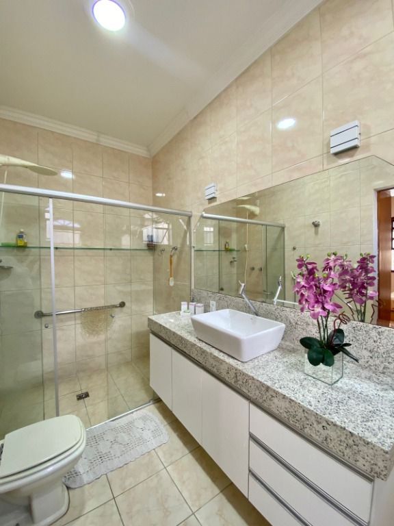 Imagem Casa com 3 Quartos à Venda, 250 m² em Santa Mônica - Belo Horizonte Imagem Casa com 3 Quartos à Venda, 250 m² em Santa Mônica - Belo Horizonte