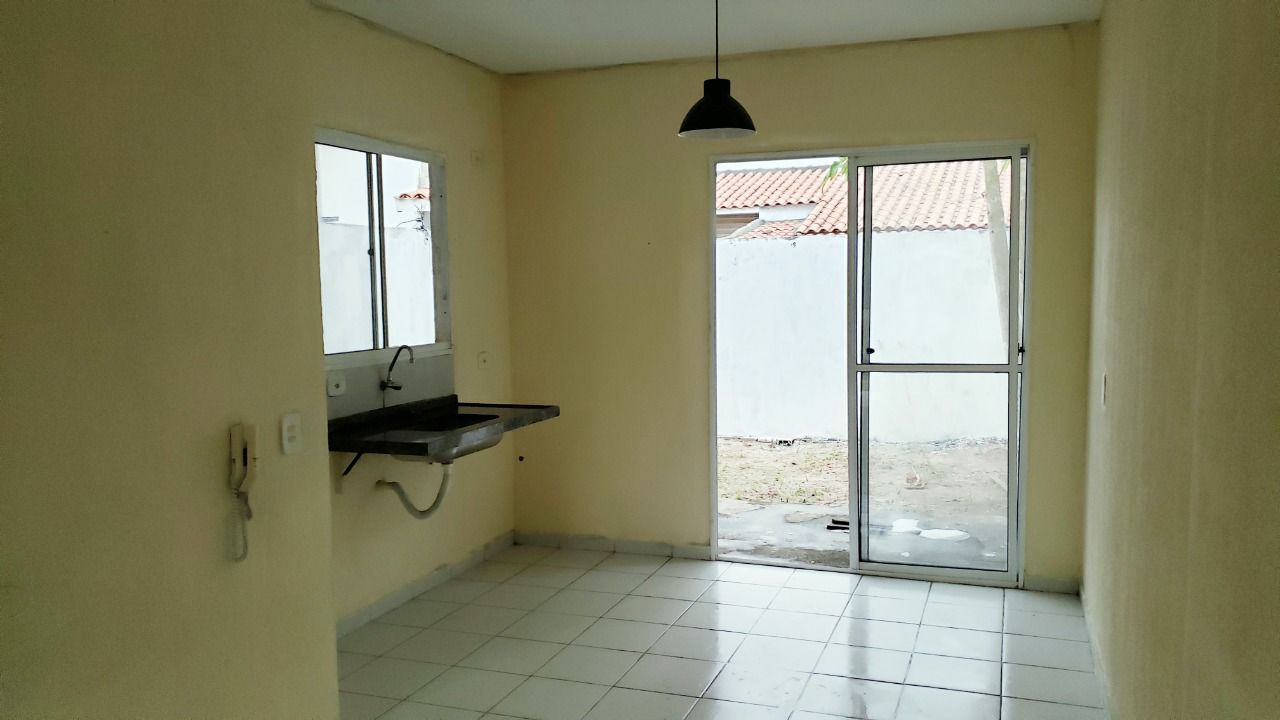 Imagem Casa de Condomínio com 2 Quartos à Venda, 43 m²em Senador Carlos Jereissati - Pacatuba