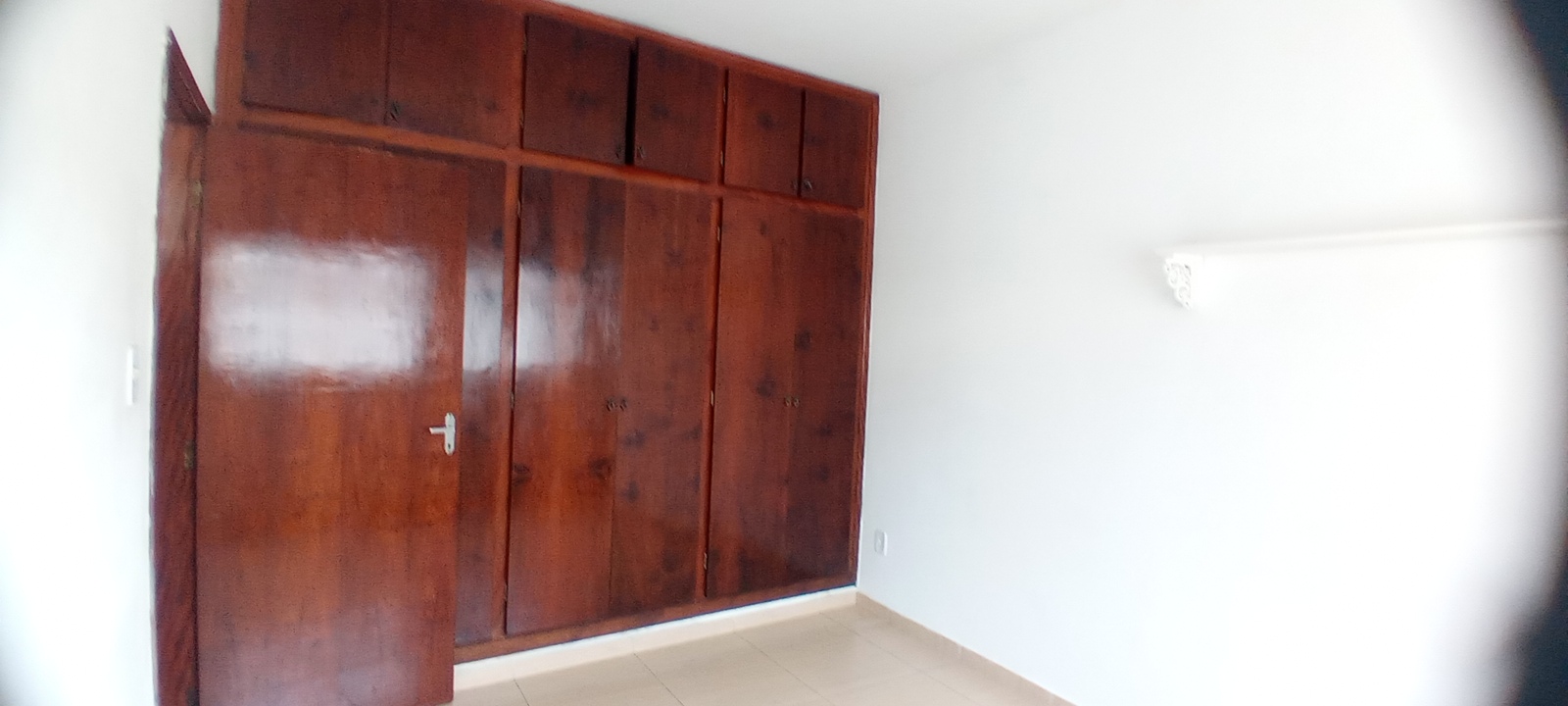 Imagem Casa com 4 Quartos à Venda, 173 m²em Centro - Taubaté Imagem Casa com 4 Quartos à Venda, 173 m²em Centro - Taubaté