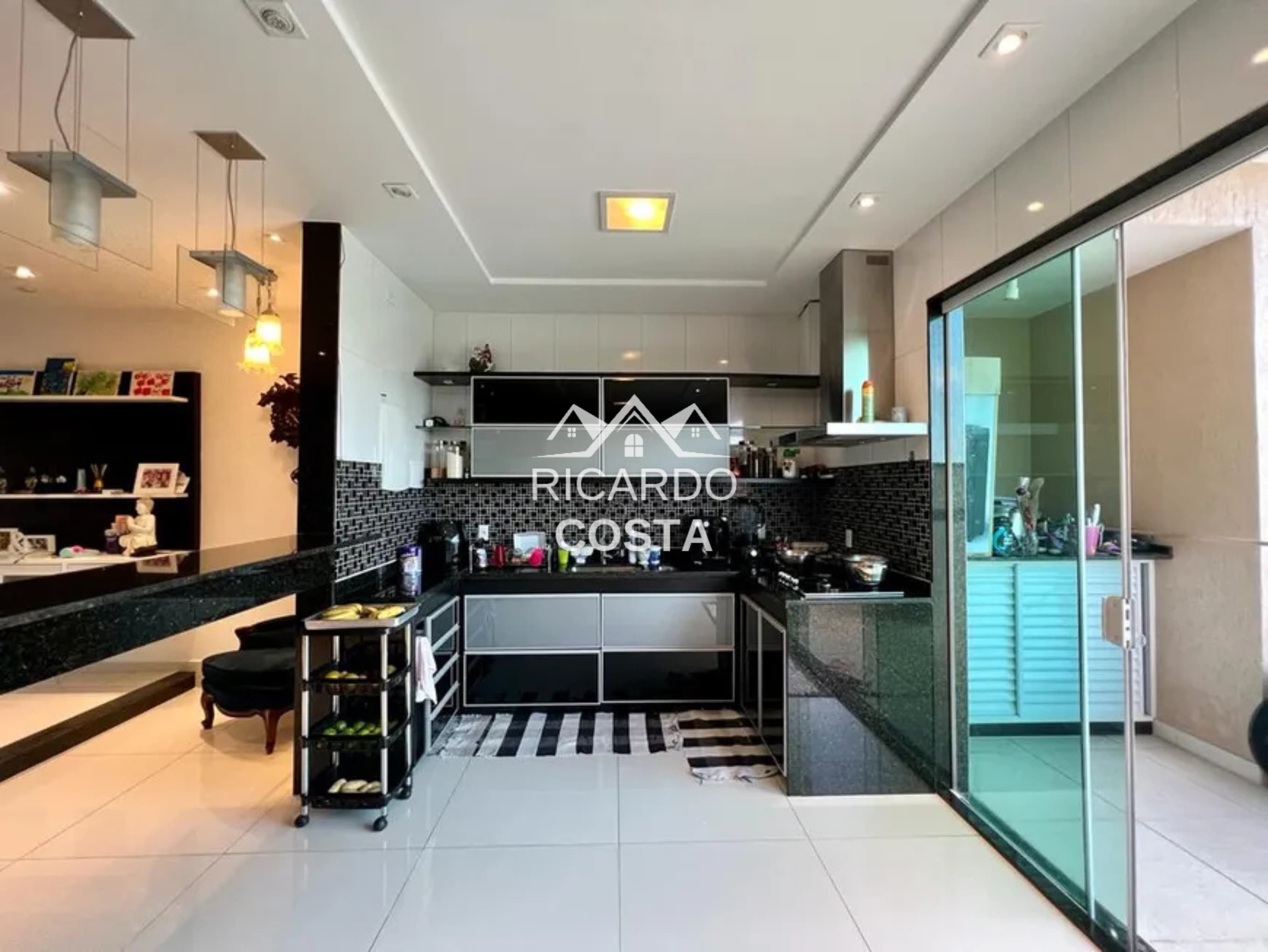 Imagem Casa de Condomínio com 3 Quartos à Venda ou Locação, 310 m² em Jacarepaguá - Rio de Janeiro Imagem Casa de Condomínio com 3 Quartos à Venda ou Locação, 310 m² em Jacarepaguá - Rio de Janeiro
