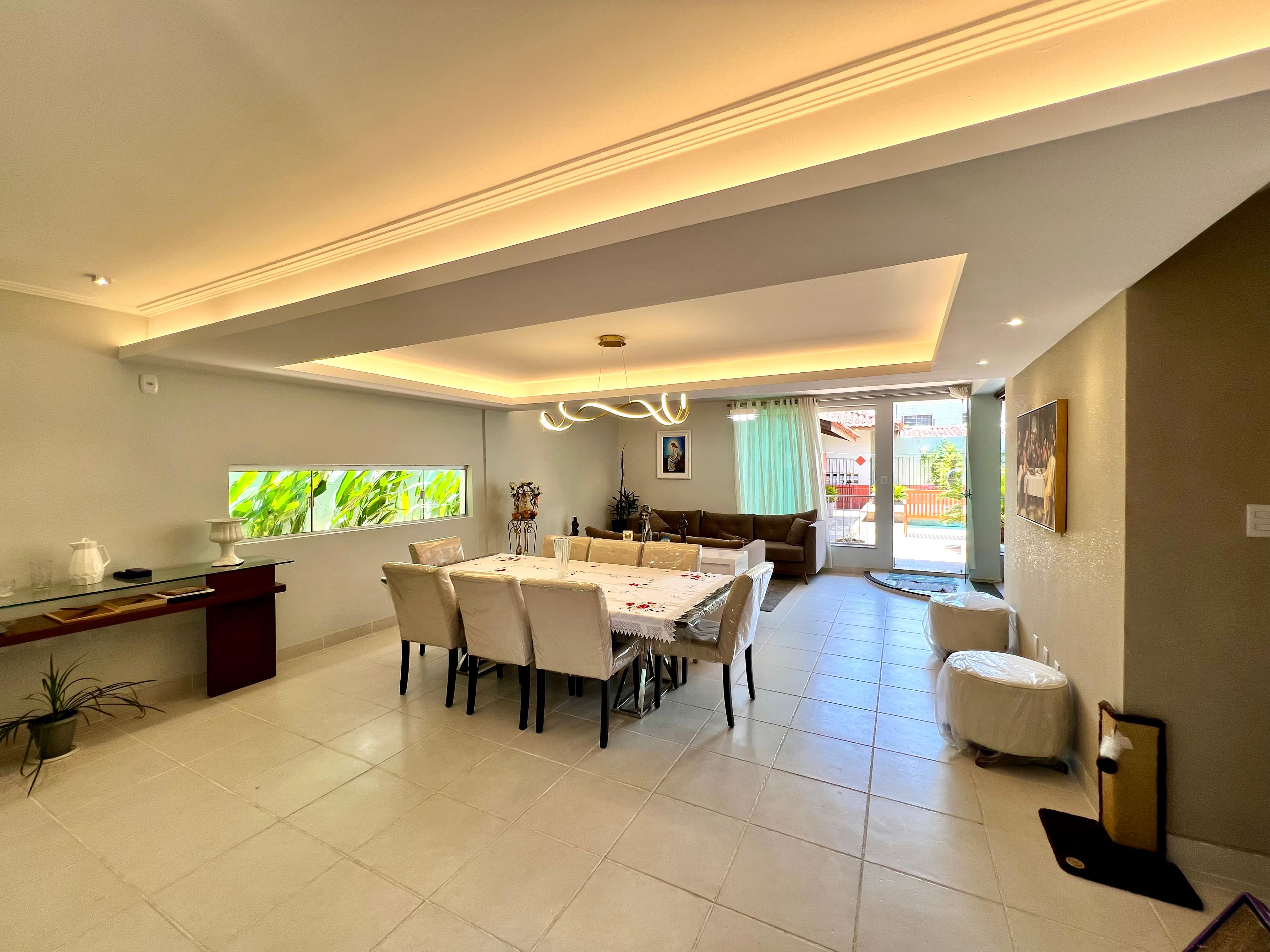 Imagem Casa com 3 Quartos à Venda, 370 m²em Curió-Utinga - Belém Imagem Casa com 3 Quartos à Venda, 370 m²em Curió-Utinga - Belém