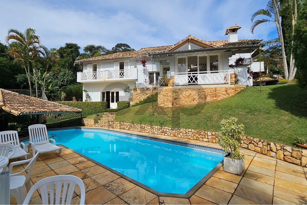 Foto do imóvel Casa de Condomínio com 4 Quartos à Venda, 285 m² em Itaipava - Petrópolis