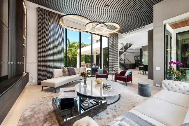 Imagem Casa com 5 Quartos à Venda, 387 m²em Alphaville Residencial Um - Barueri Imagem Casa com 5 Quartos à Venda, 387 m²em Alphaville Residencial Um - Barueri