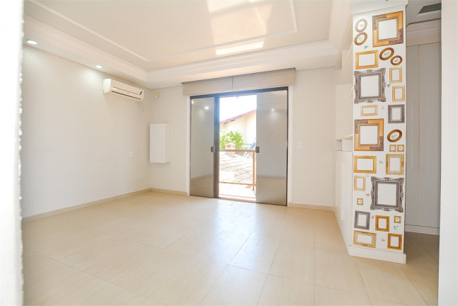 Imagem Casa com 3 Quartos à Venda, 271 m² em Jardim das Américas - Curitiba Imagem Casa com 3 Quartos à Venda, 271 m² em Jardim das Américas - Curitiba