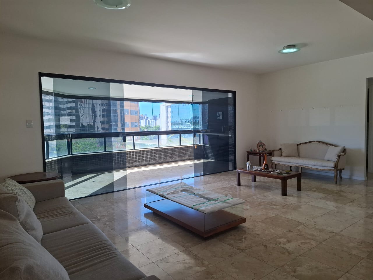 Imagem Apartamento com 4 Quartos à Venda, 224 m² em Pituba - Salvador Imagem Apartamento com 4 Quartos à Venda, 224 m² em Pituba - Salvador