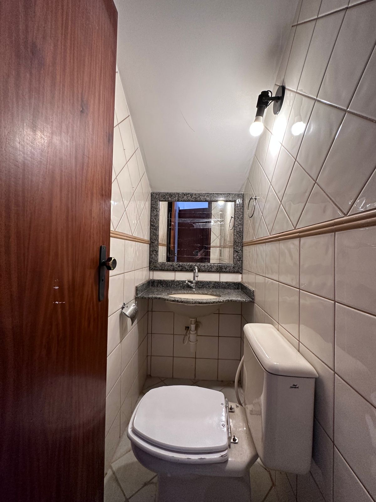 Imagem Sobrado com 4 Quartos à Venda, 188 m²em Jardim América - Goiânia