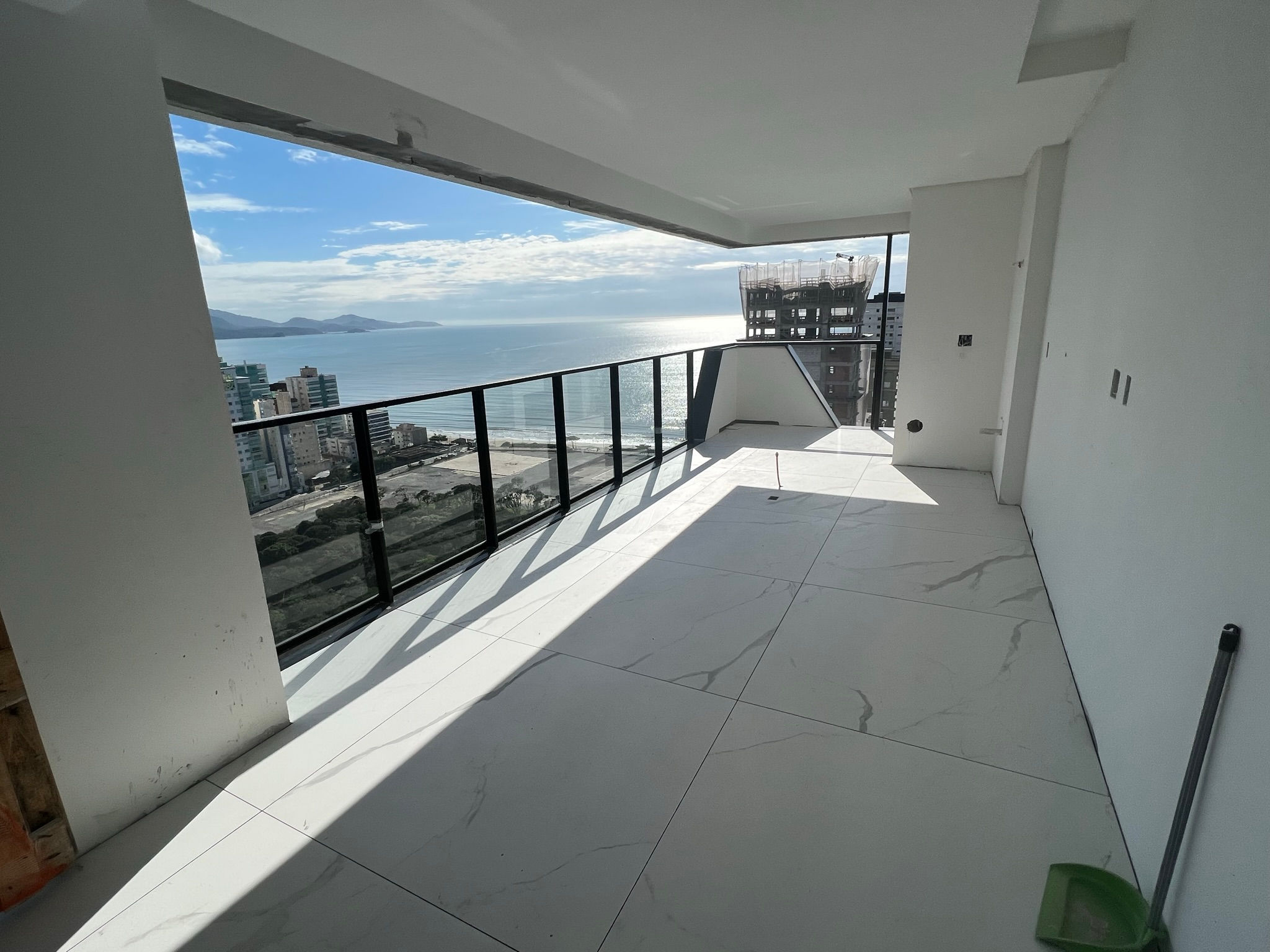Imagem Apartamento com 4 Quartos à Venda, 179 m²em Meia Praia - Itapema Imagem Apartamento com 4 Quartos à Venda, 179 m²em Meia Praia - Itapema