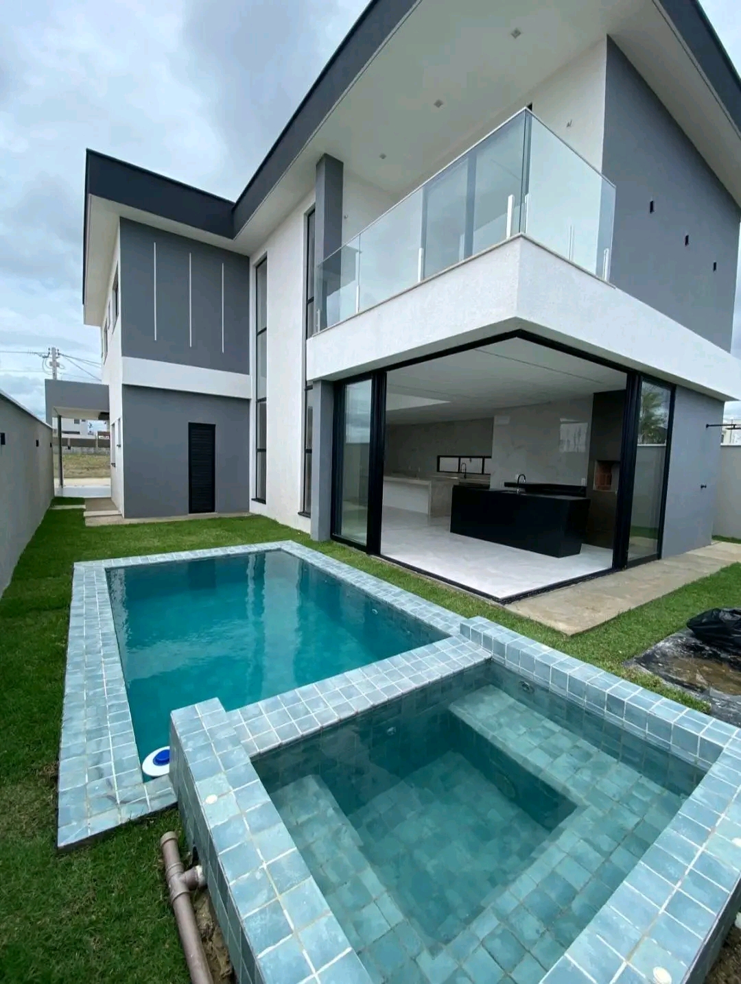 Imagem Casa de Condomínio com 4 Quartos à Venda, 250 m²em Cidade Alphaville  - Eusébio