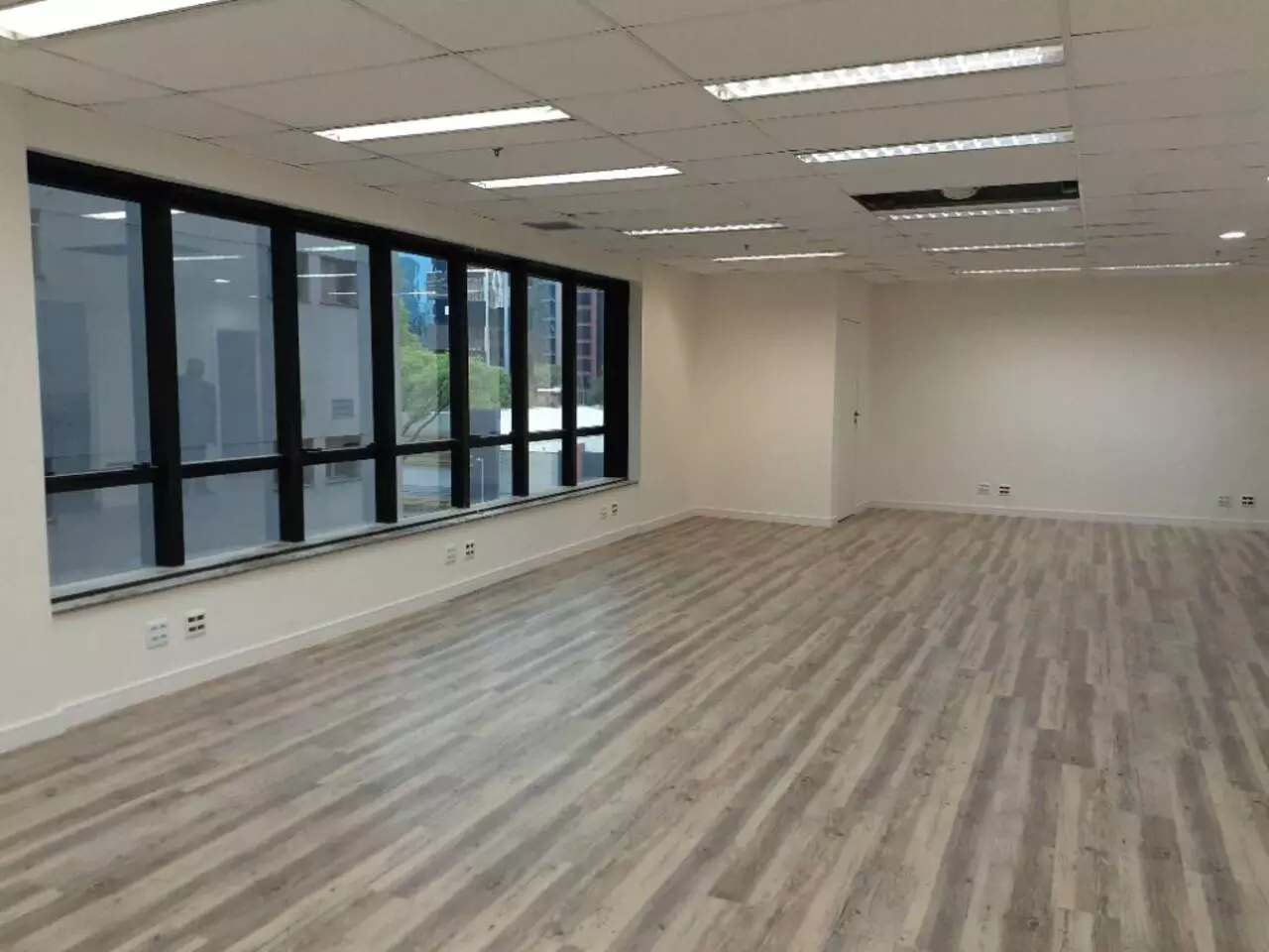 Imagem Sala Comercial à Venda ou Locação, 88 m²em Vila Olímpia - São Paulo