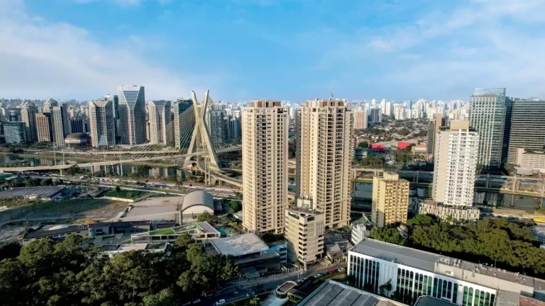 Apartamento com 4 Quartos à Venda, 233 m²em Real Parque - São Paulo