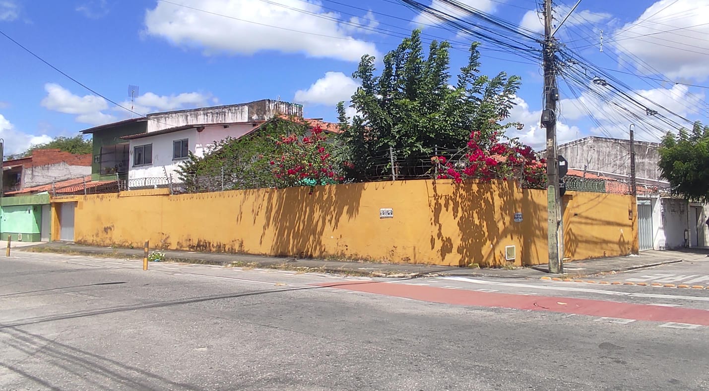 Imagem Casa com 4 Quartos à Venda, 150 m² em Cidade dos Funcionários - Fortaleza Imagem Casa com 4 Quartos à Venda, 150 m² em Cidade dos Funcionários - Fortaleza