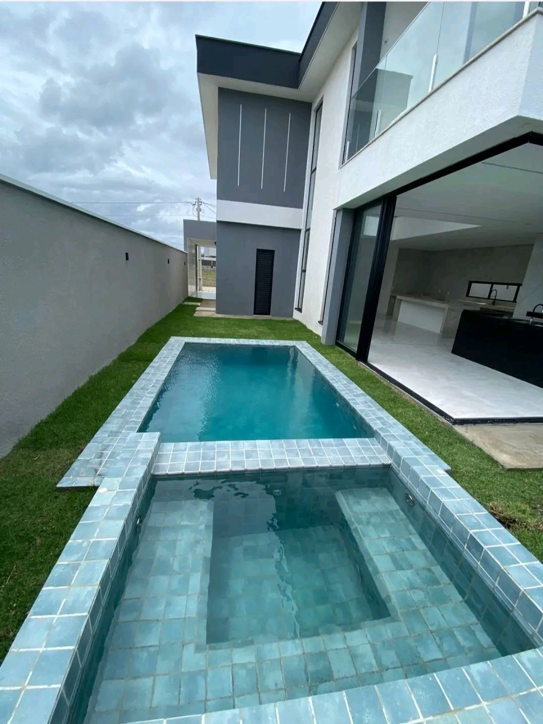 Imagem Casa de Condomínio com 4 Quartos à Venda, 250 m²em Cidade Alphaville  - Eusébio