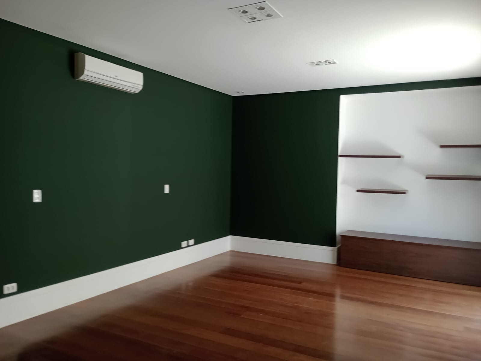 Imagem Casa de Condomínio com 4 Quartos à Venda, 380 m²em Alphaville - Santana de Parnaíba Imagem Casa de Condomínio com 4 Quartos à Venda, 380 m²em Alphaville - Santana de Parnaíba