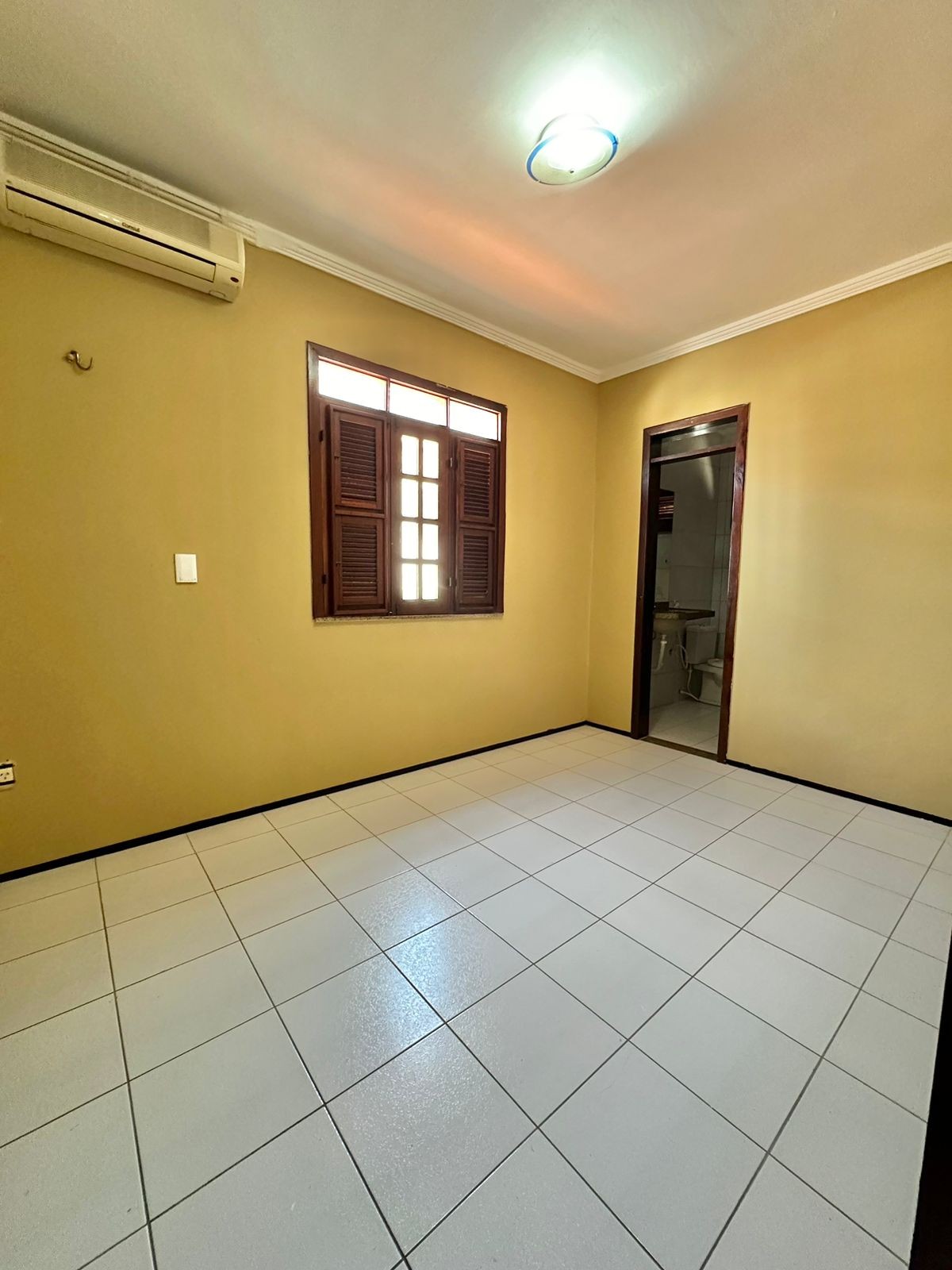 Imagem Casa de Condomínio com 4 Quartos à Venda, 134 m² em Sapiranga-Coité - Fortaleza Imagem Casa de Condomínio com 4 Quartos à Venda, 134 m² em Sapiranga-Coité - Fortaleza