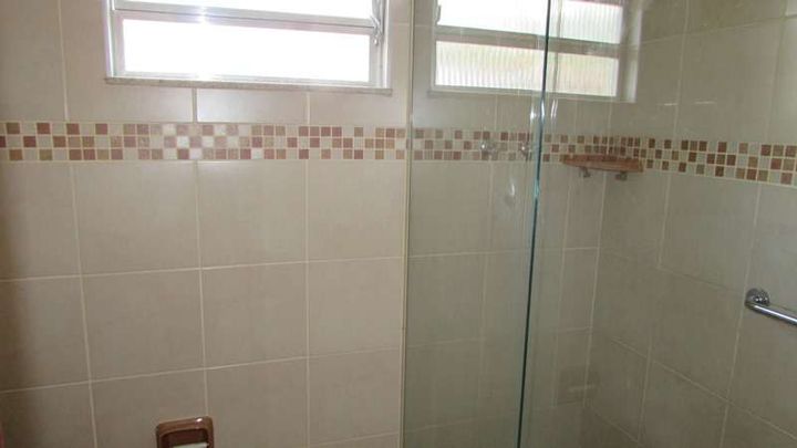 Imagem Casa com 3 Quartos à Venda, 360 m² em Várzea - Teresópolis