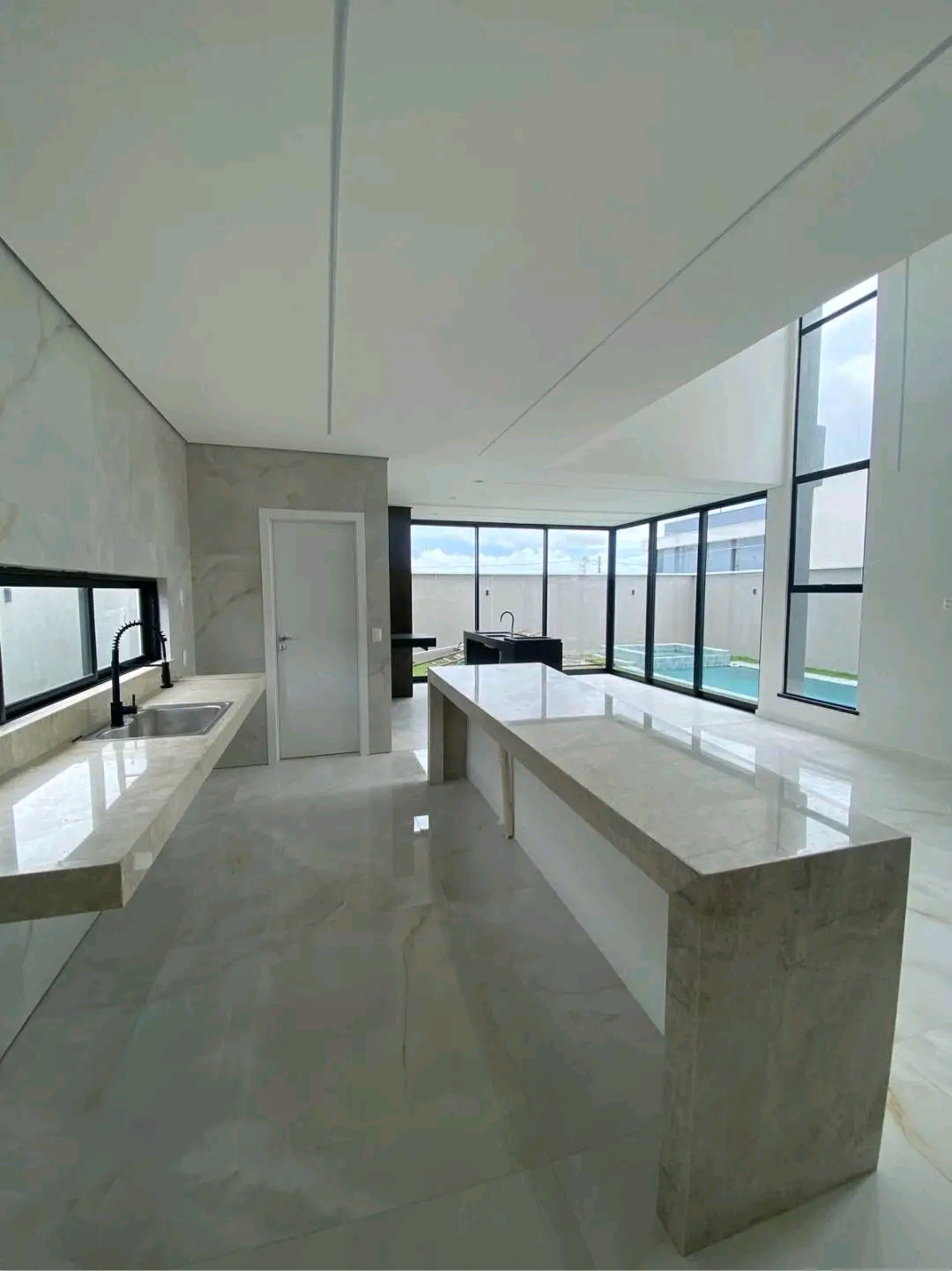 Imagem Casa de Condomínio com 4 Quartos à Venda, 250 m²em Cidade Alphaville  - Eusébio