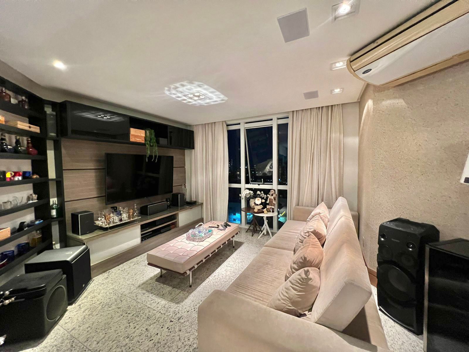Imagem Apartamento com 4 Quartos à Venda, 197 m²em Umarizal - Belém Imagem Apartamento com 4 Quartos à Venda, 197 m²em Umarizal - Belém