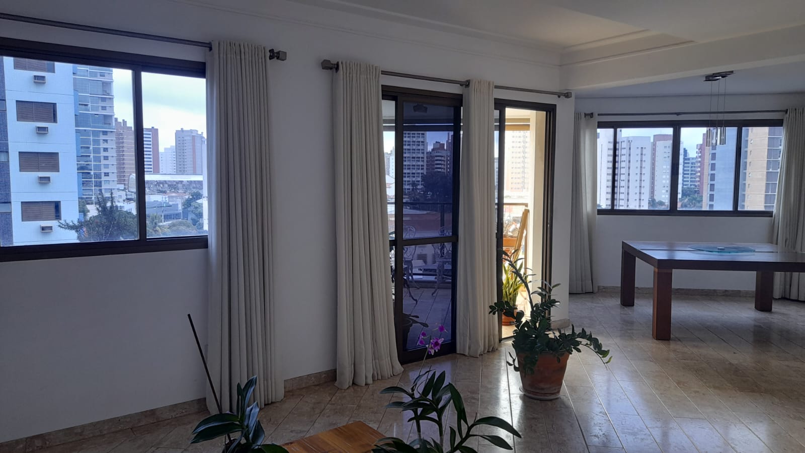 Imagem Apartamento com 3 Quartos à Venda, 208 m²em Cambuí - Campinas Imagem Apartamento com 3 Quartos à Venda, 208 m²em Cambuí - Campinas