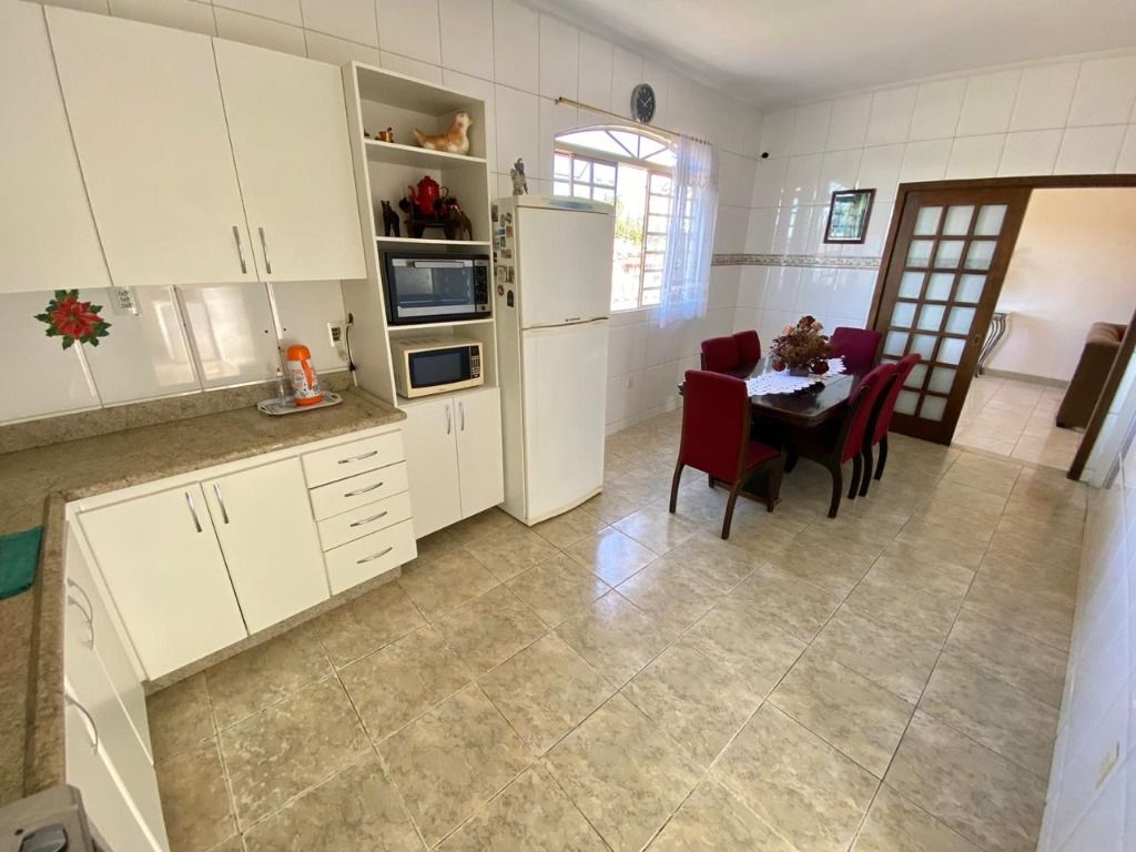 Imagem Casa com 3 Quartos à Venda, 250 m² em Santa Mônica - Belo Horizonte Imagem Casa com 3 Quartos à Venda, 250 m² em Santa Mônica - Belo Horizonte