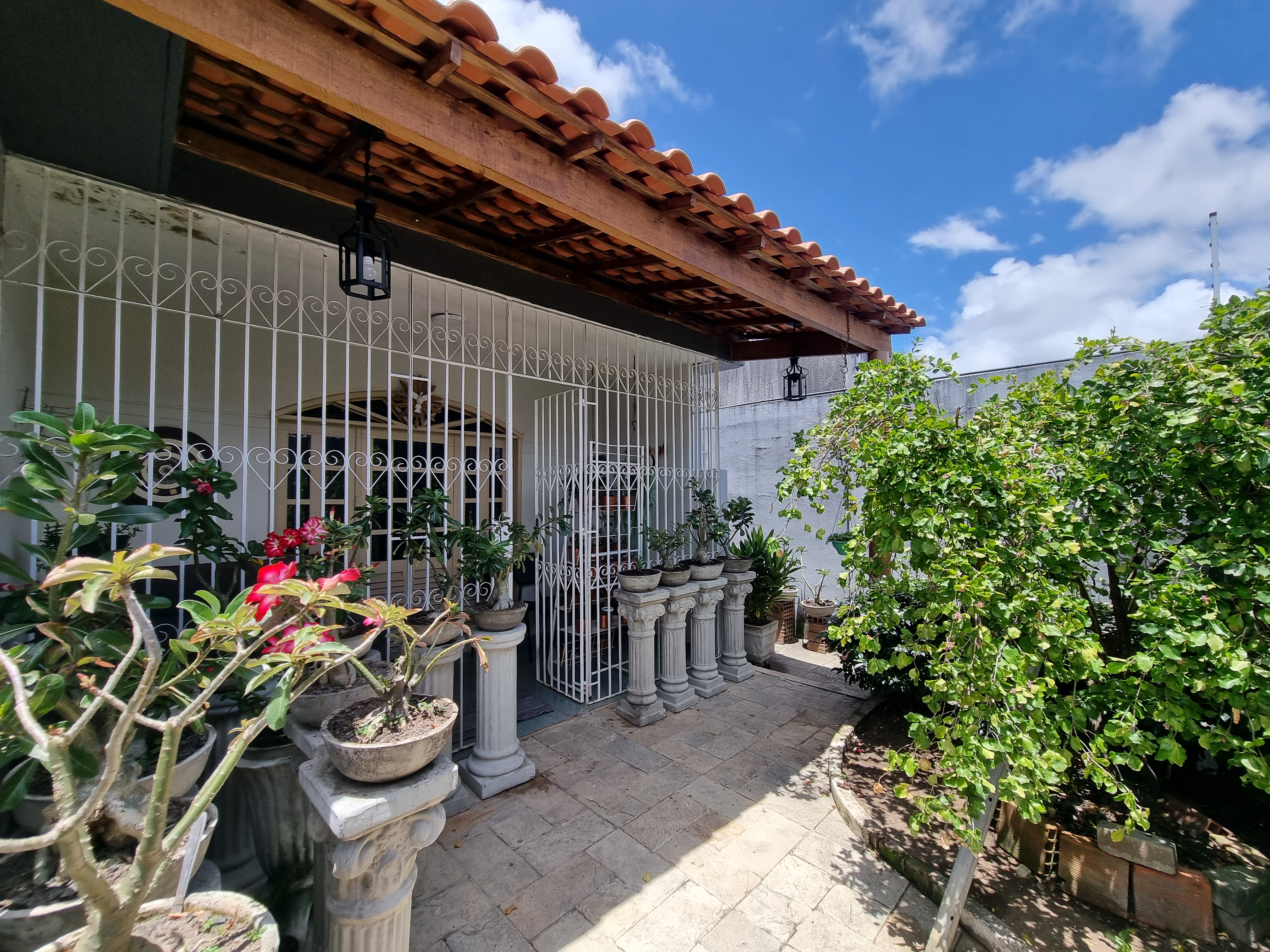 Imagem Casa com 4 Quartos à Venda, 282 m² em Gruta de Lourdes - Maceió Imagem Casa com 4 Quartos à Venda, 282 m² em Gruta de Lourdes - Maceió