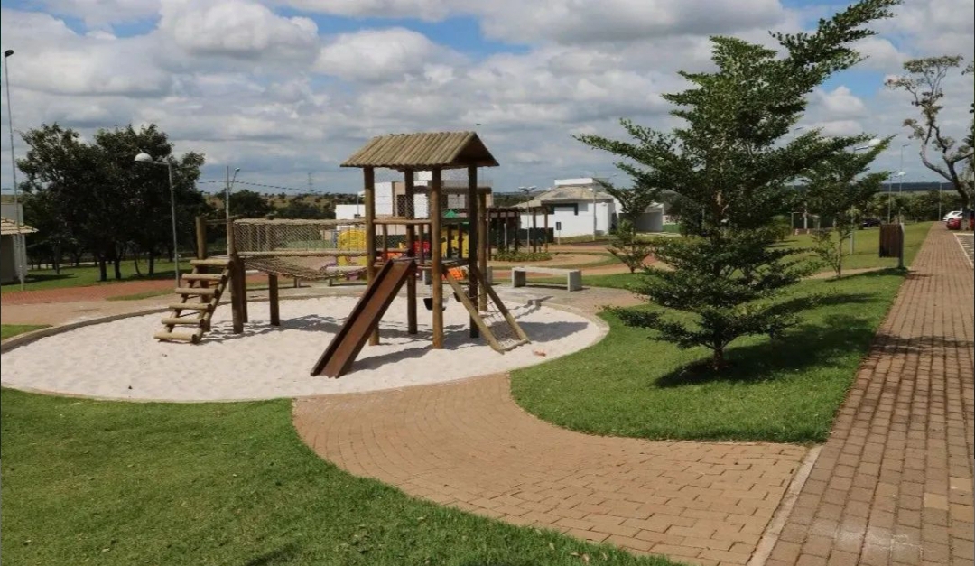 Imagem Terreno à Venda, 360 m²em Jardim Botânico - Uberlândia Imagem Terreno à Venda, 360 m²em Jardim Botânico - Uberlândia