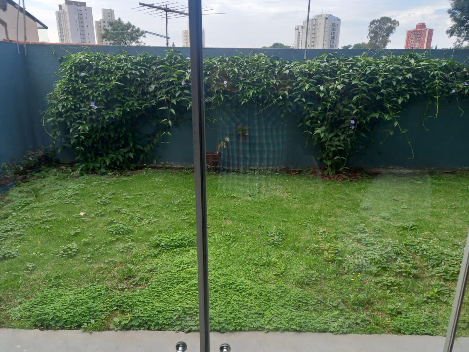 Imagem Sobrado com 3 Quartos à Venda, 250 m²em Jardim Los Angeles - São Paulo Imagem Sobrado com 3 Quartos à Venda, 250 m²em Jardim Los Angeles - São Paulo