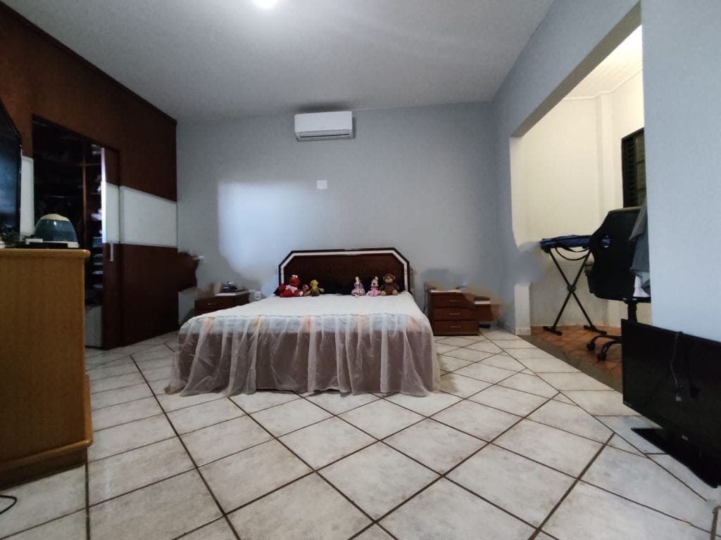 Imagem Sobrado com 4 Quartos à Venda, 254 m²em Parque Residencial Rita Vieira - Campo Grande