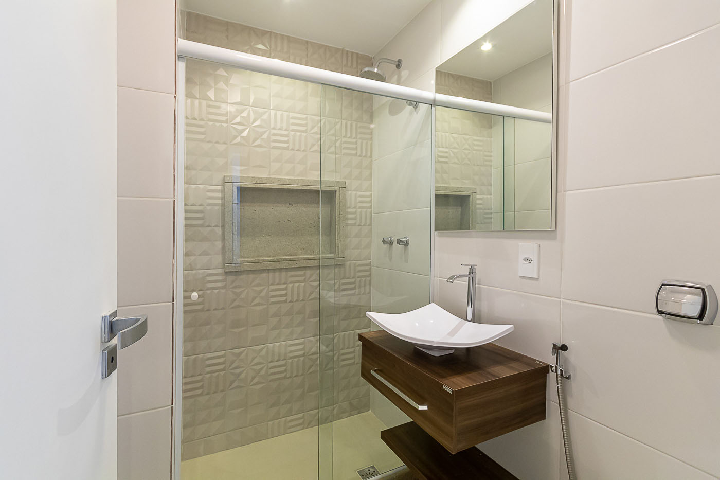 Imagem Apartamento com 2 Quartos à Venda, 80 m²em Copacabana - Rio de Janeiro Imagem Apartamento com 2 Quartos à Venda, 80 m²em Copacabana - Rio de Janeiro