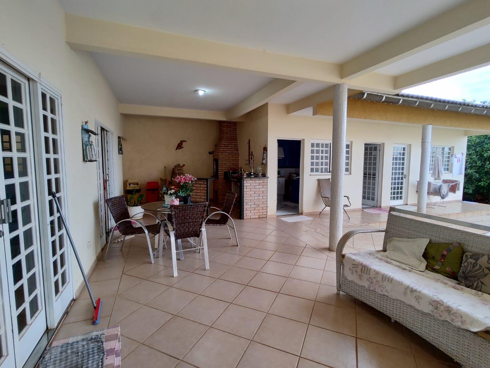 Imagem Sobrado com 4 Quartos à Venda, 386 m²em Aurora - Londrina