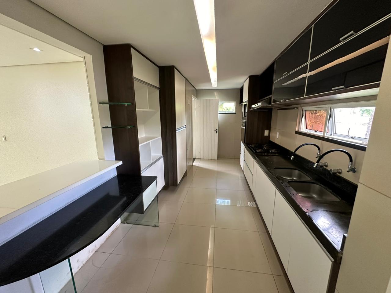 Imagem Casa de Condomínio com 4 Quartos à Venda, 353 m²em Pires Façanha - Eusébio