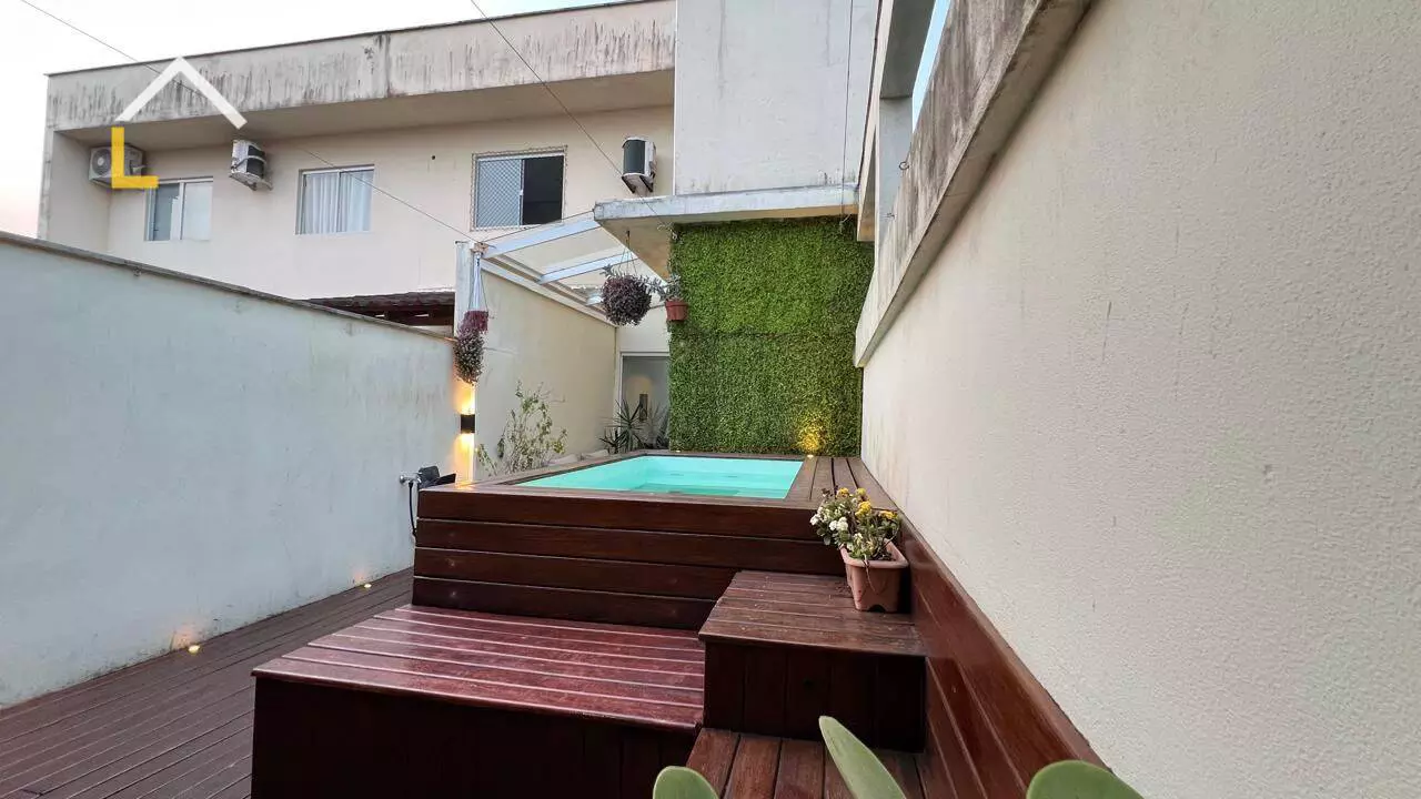 Imagem Casa com 2 Quartos à Venda, 62 m²em Vila Nova - Joinville Imagem Casa com 2 Quartos à Venda, 62 m²em Vila Nova - Joinville