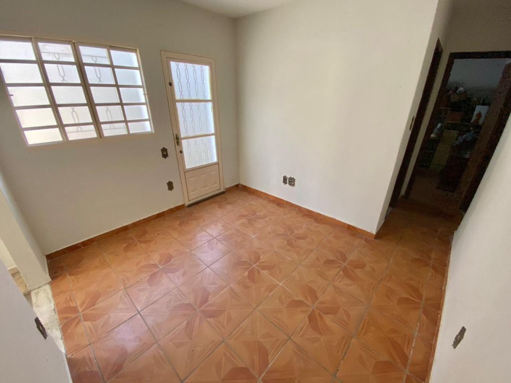 Imagem Casa com 3 Quartos à Venda, 250 m² em Santa Mônica - Belo Horizonte Imagem Casa com 3 Quartos à Venda, 250 m² em Santa Mônica - Belo Horizonte