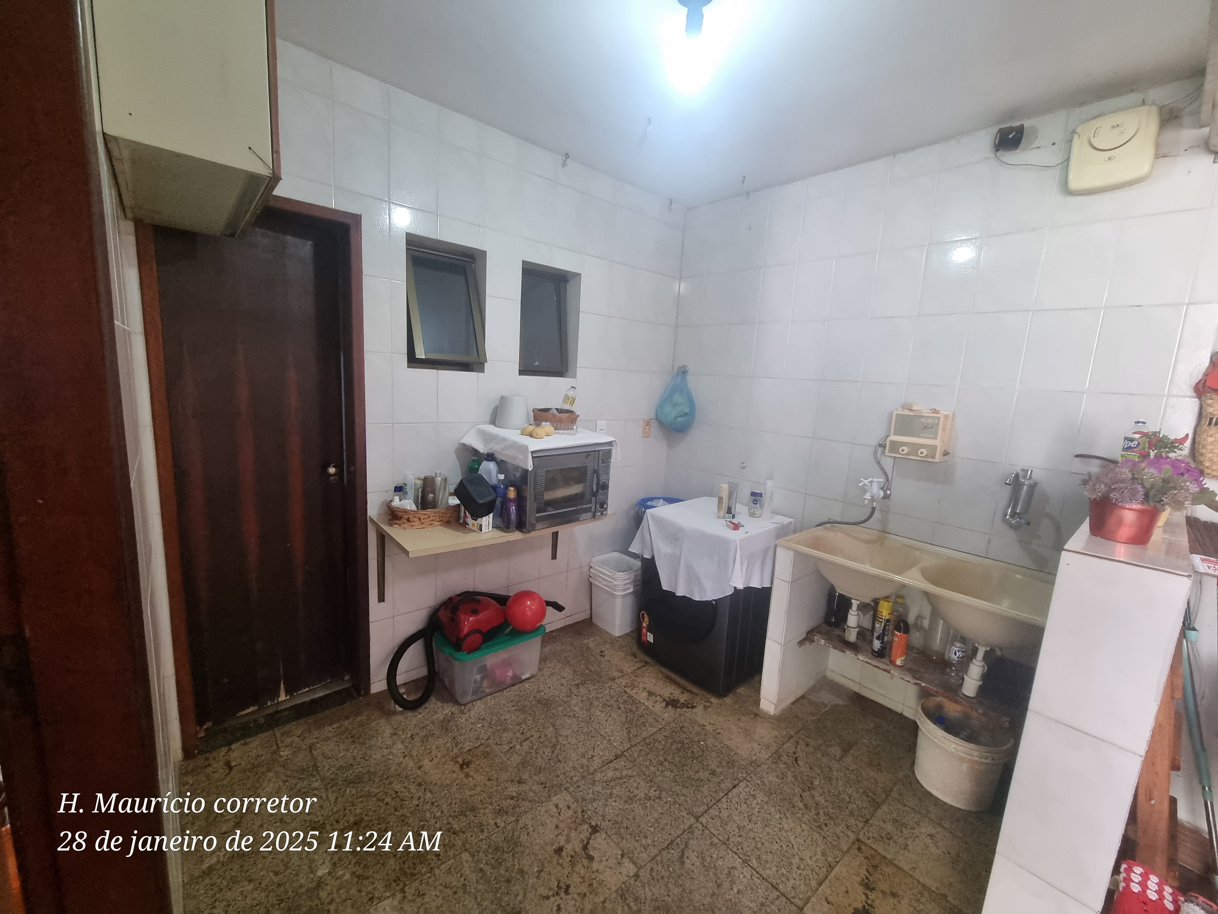 Imagem Sobrado com 4 Quartos à Venda, 143 m² em Setor Jaó - Goiânia Imagem Sobrado com 4 Quartos à Venda, 143 m² em Setor Jaó - Goiânia