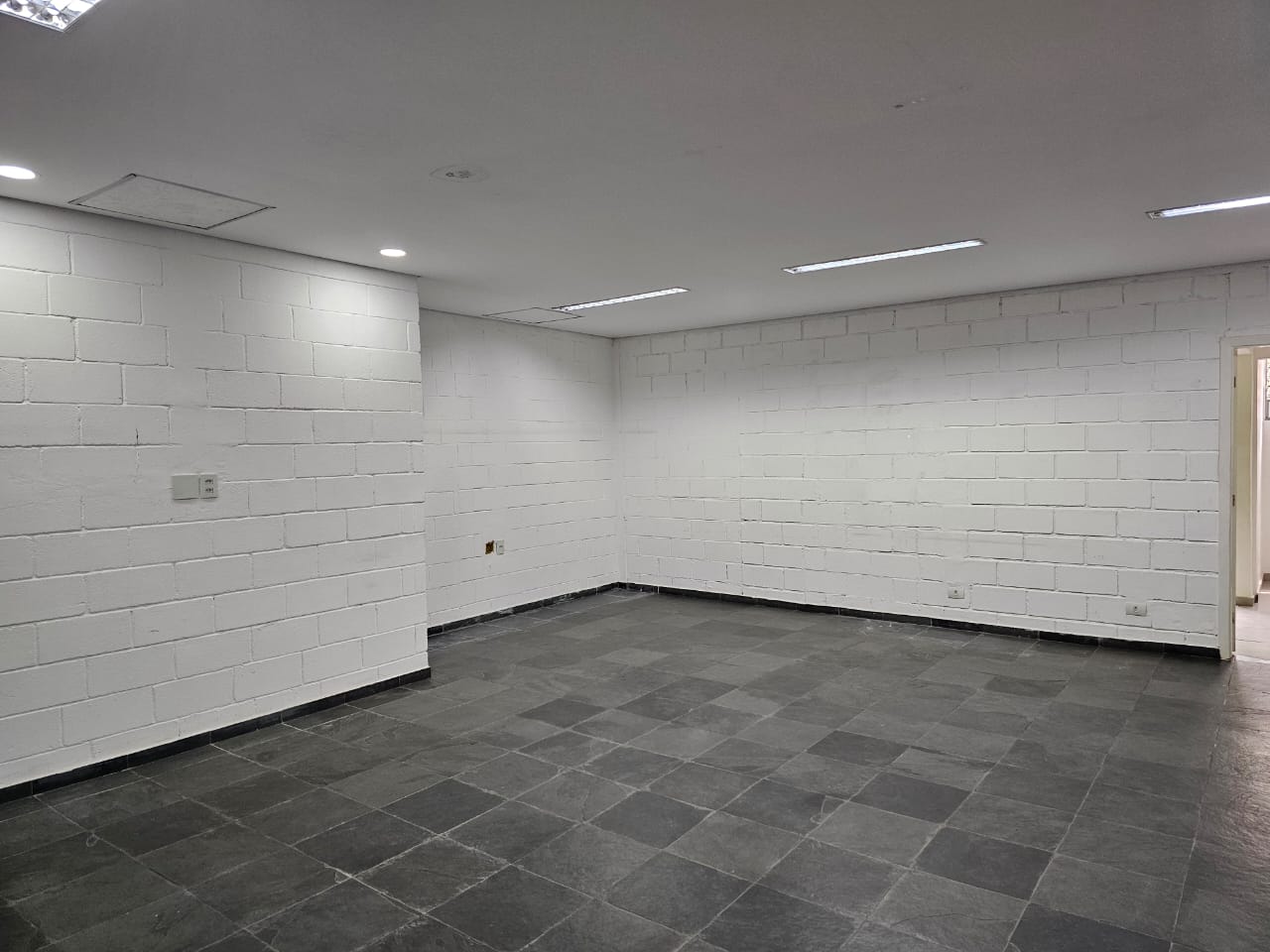 Imagem Galpão para Alugar, 600 m² em Vila Anastácio - São Paulo