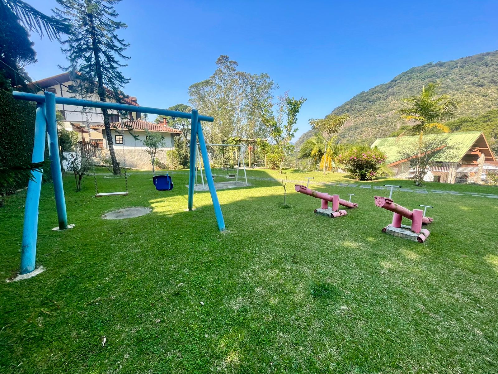 Imagem Casa de Condomínio com 4 Quartos à Venda ou Locação, 187 m² em Granja Guarani - Teresópolis