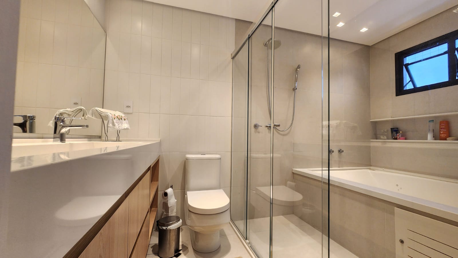 Imagem Apartamento com 4 Quartos à Venda, 297 m²em Boqueirão - Santos
