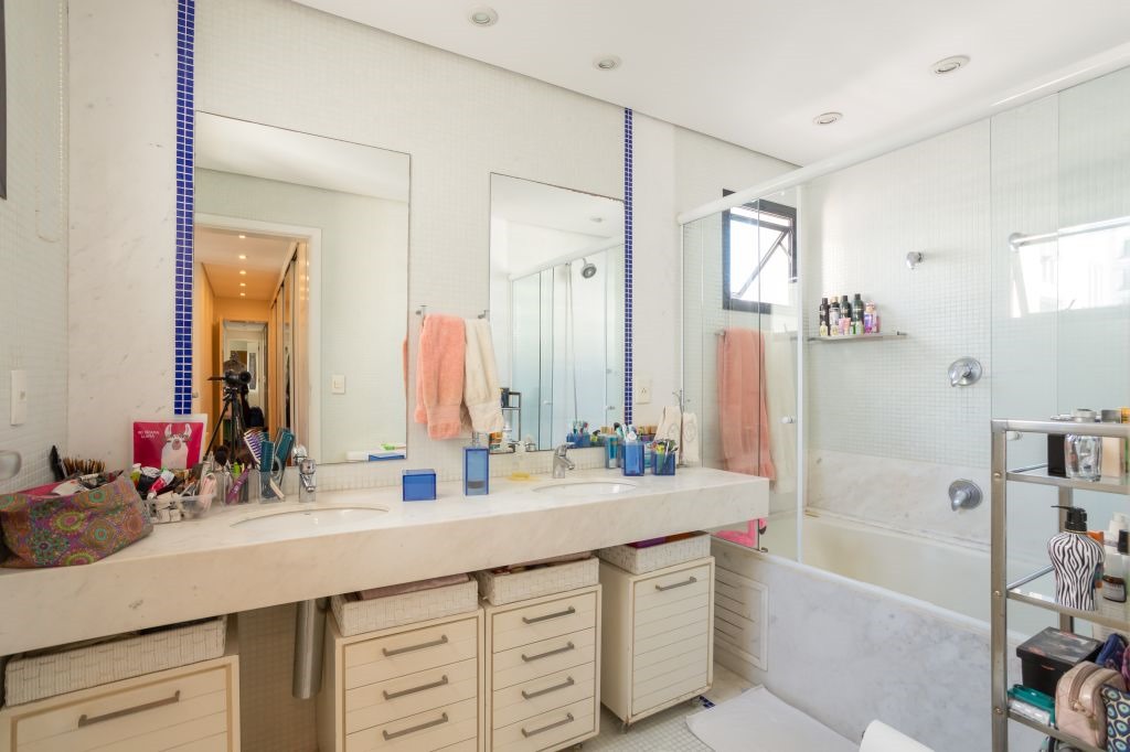 Imagem Apartamento com 4 Quartos à Venda, 235 m²em Aclimação - São Paulo