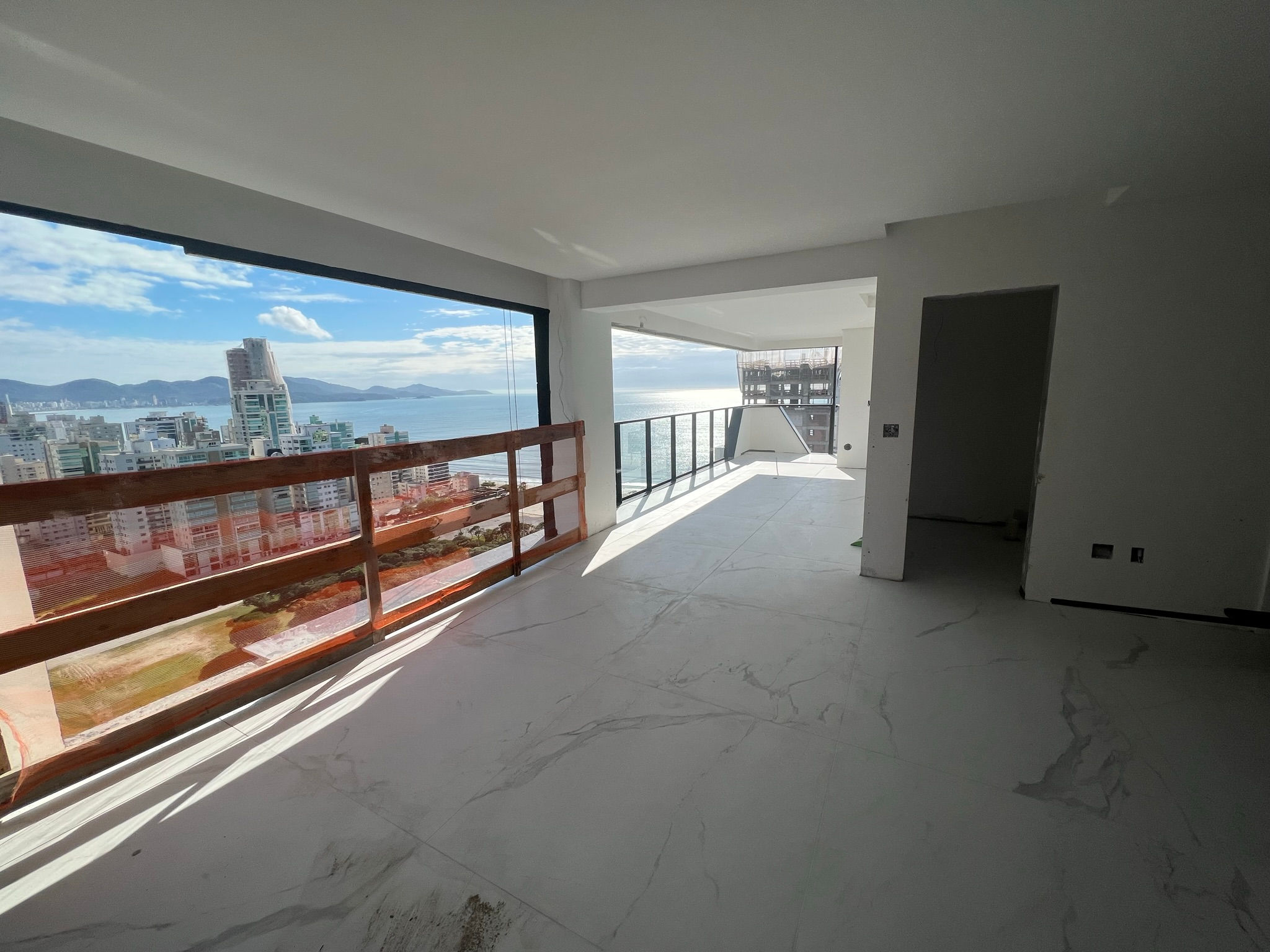 Imagem Apartamento com 4 Quartos à Venda, 179 m²em Meia Praia - Itapema Imagem Apartamento com 4 Quartos à Venda, 179 m²em Meia Praia - Itapema