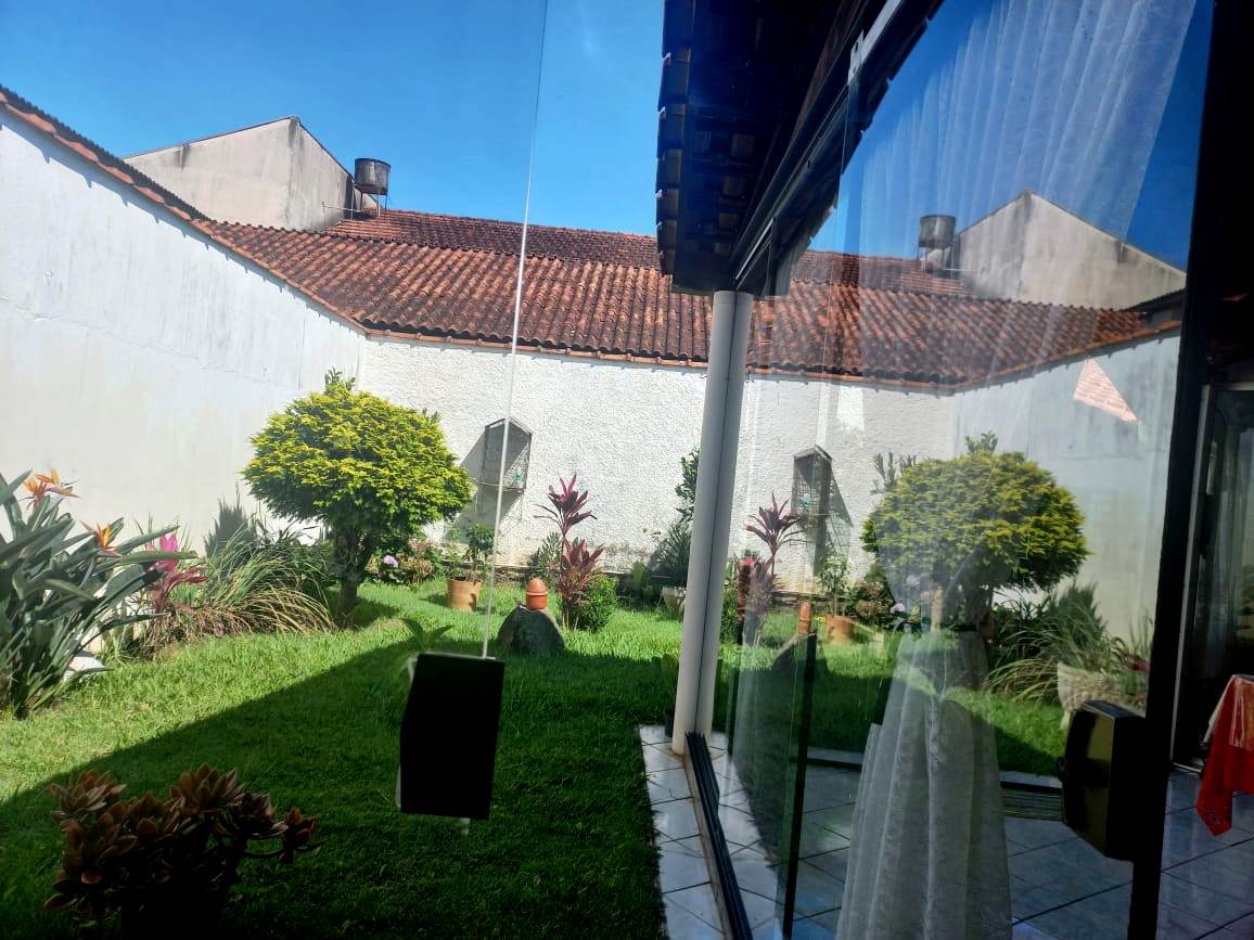 Imagem Casa com 4 Quartos à Venda, 167 m² em Country Club - Poços de Caldas Imagem Casa com 4 Quartos à Venda, 167 m² em Country Club - Poços de Caldas