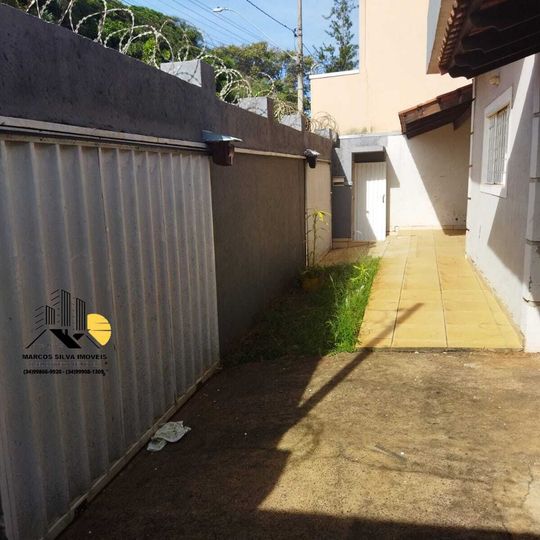 Imagem Sobrado com 3 Quartos à Venda, 260 m²em Tubalina - Uberlândia