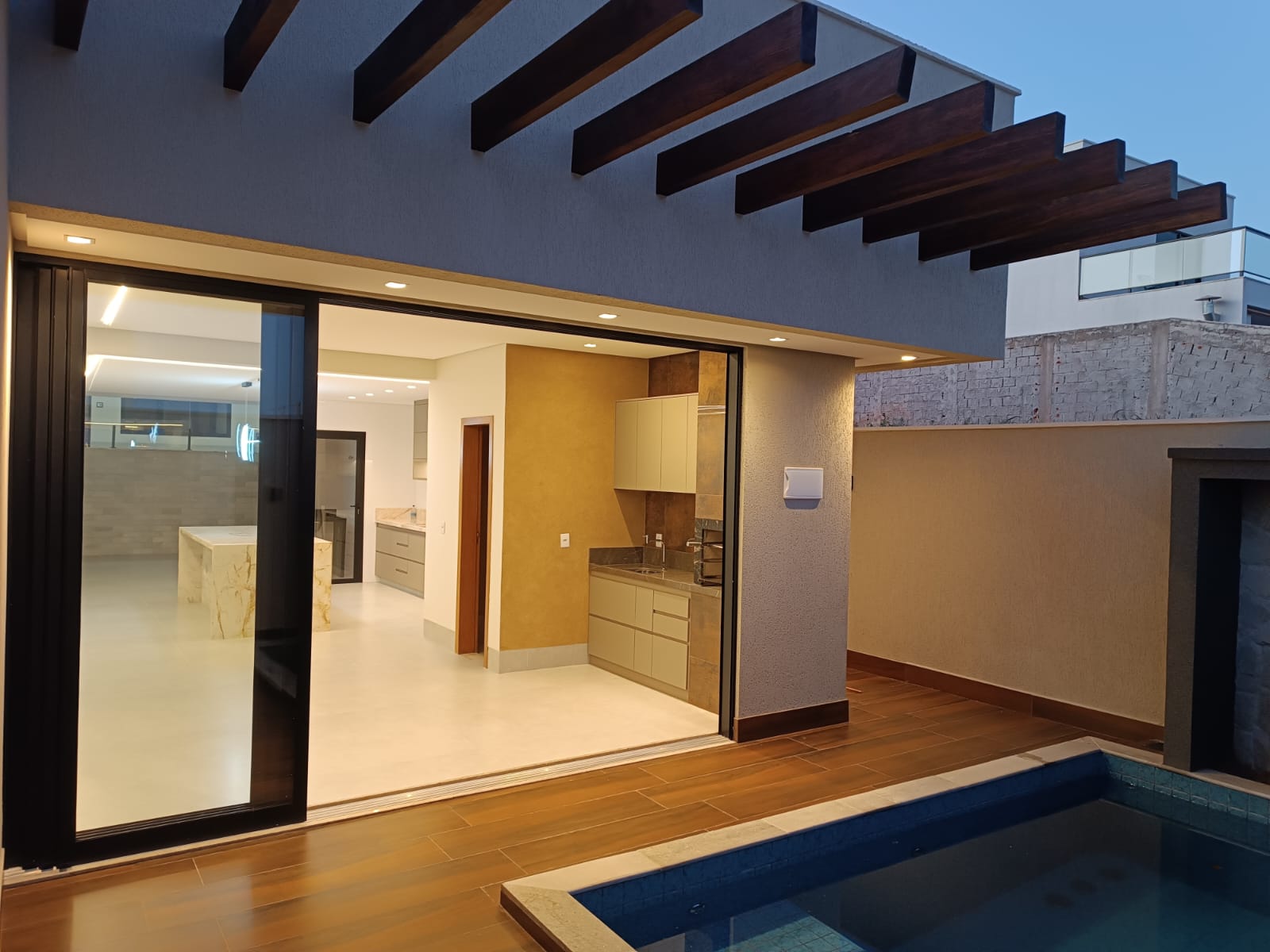 Imagem Sobrado com 4 Quartos à Venda, 263 m²em Jardins Nápoles - Senador Canedo Imagem Sobrado com 4 Quartos à Venda, 263 m²em Jardins Nápoles - Senador Canedo