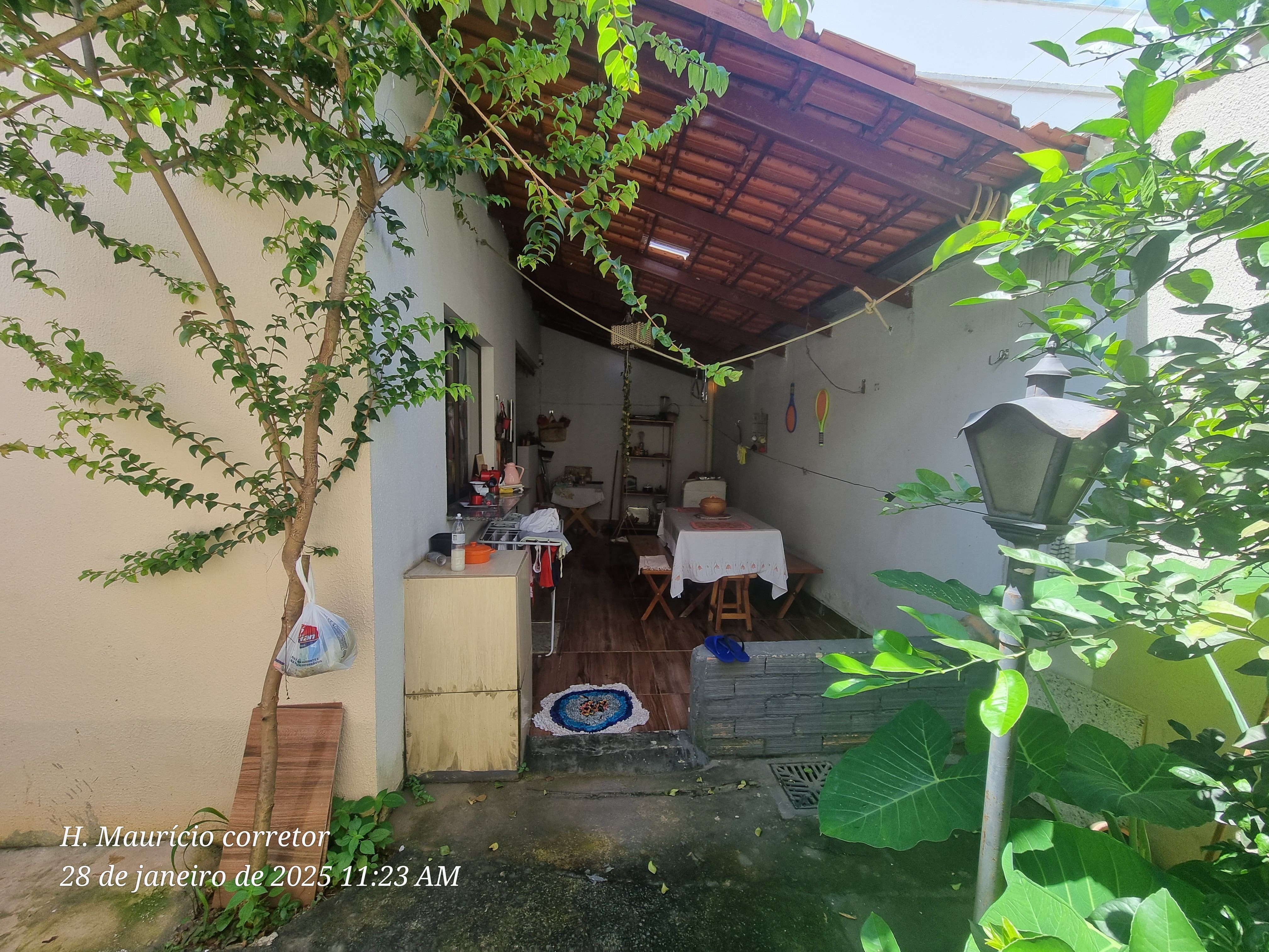 Imagem Sobrado com 4 Quartos à Venda, 143 m² em Setor Jaó - Goiânia Imagem Sobrado com 4 Quartos à Venda, 143 m² em Setor Jaó - Goiânia