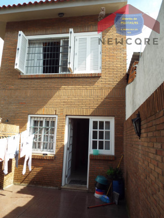 Imagem Casa com 4 Quartos à Venda, 315 m² em Centro - Pelotas