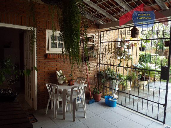 Imagem Casa com 4 Quartos à Venda, 315 m² em Centro - Pelotas